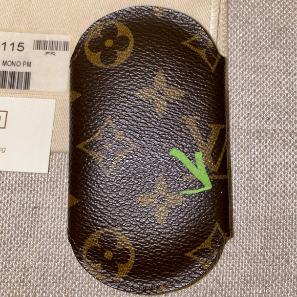 AUTHENTIC LOUIS VUITTON MULTICLES 4 MONO PM - Picture 3 of 4